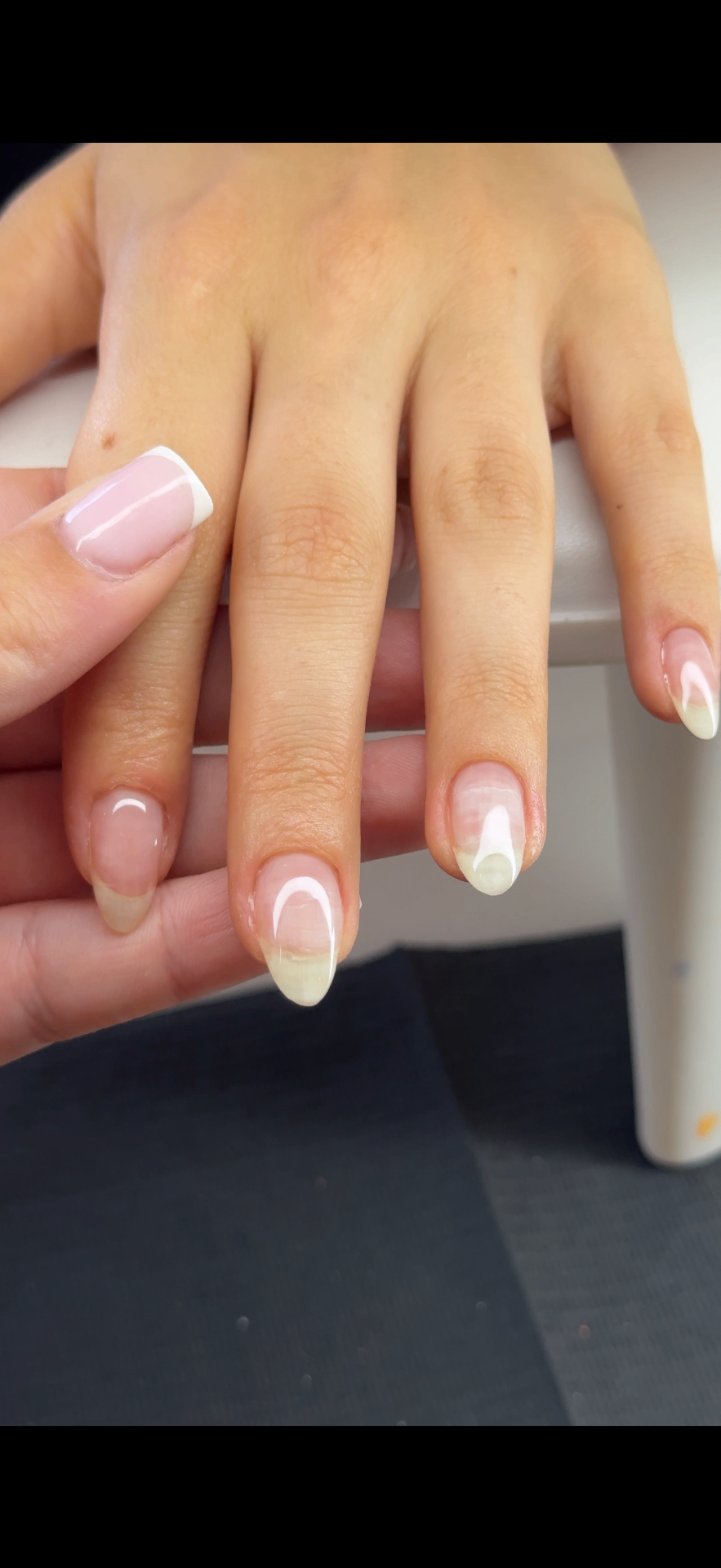 French manucure classique blanche sur ongles naturels